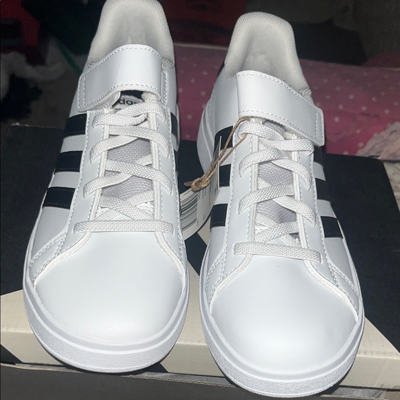 Adidas Classic White Sneakers with Black Stripes - Picture 2 of 4